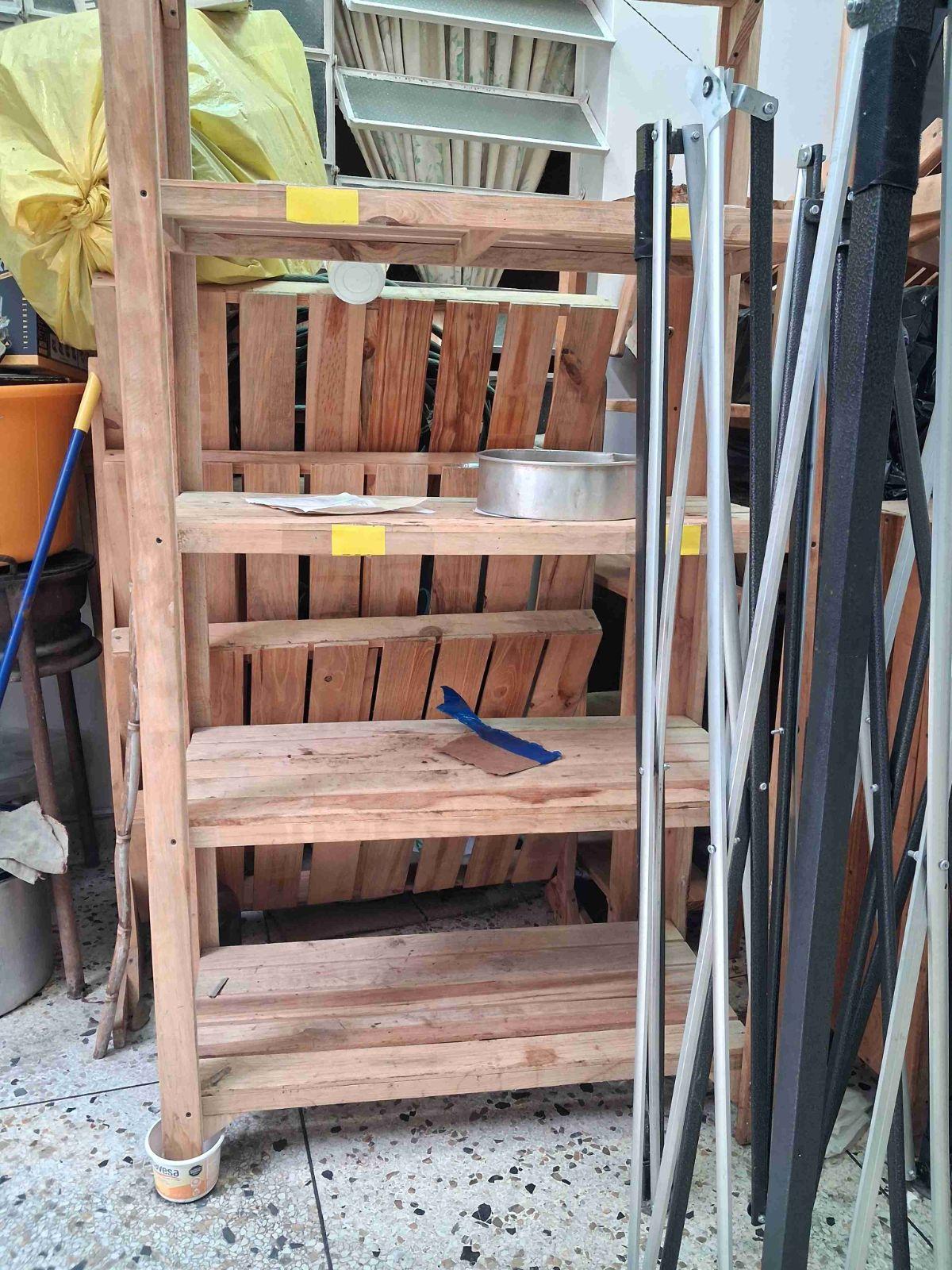 Estantes y exhibidores de madera, foto 5 de 7