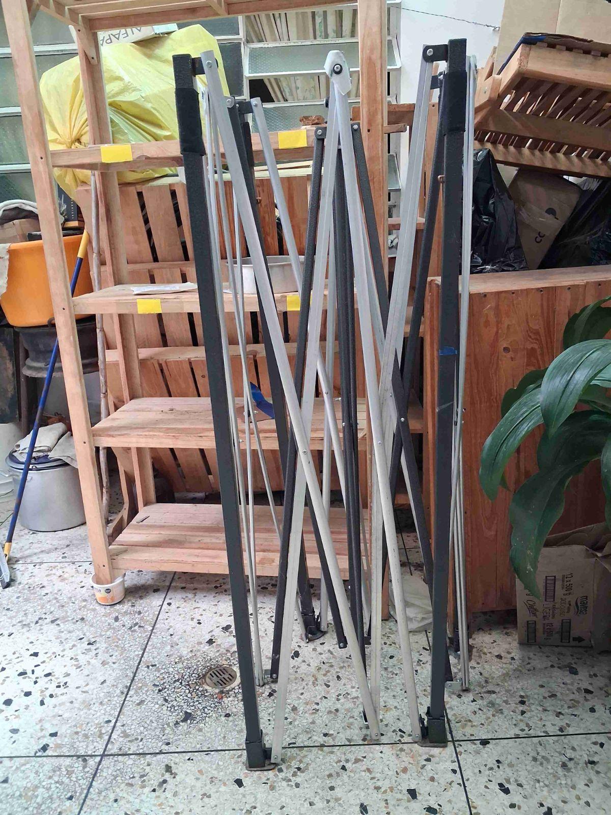 Estantes y exhibidores de madera, foto 6 de 7