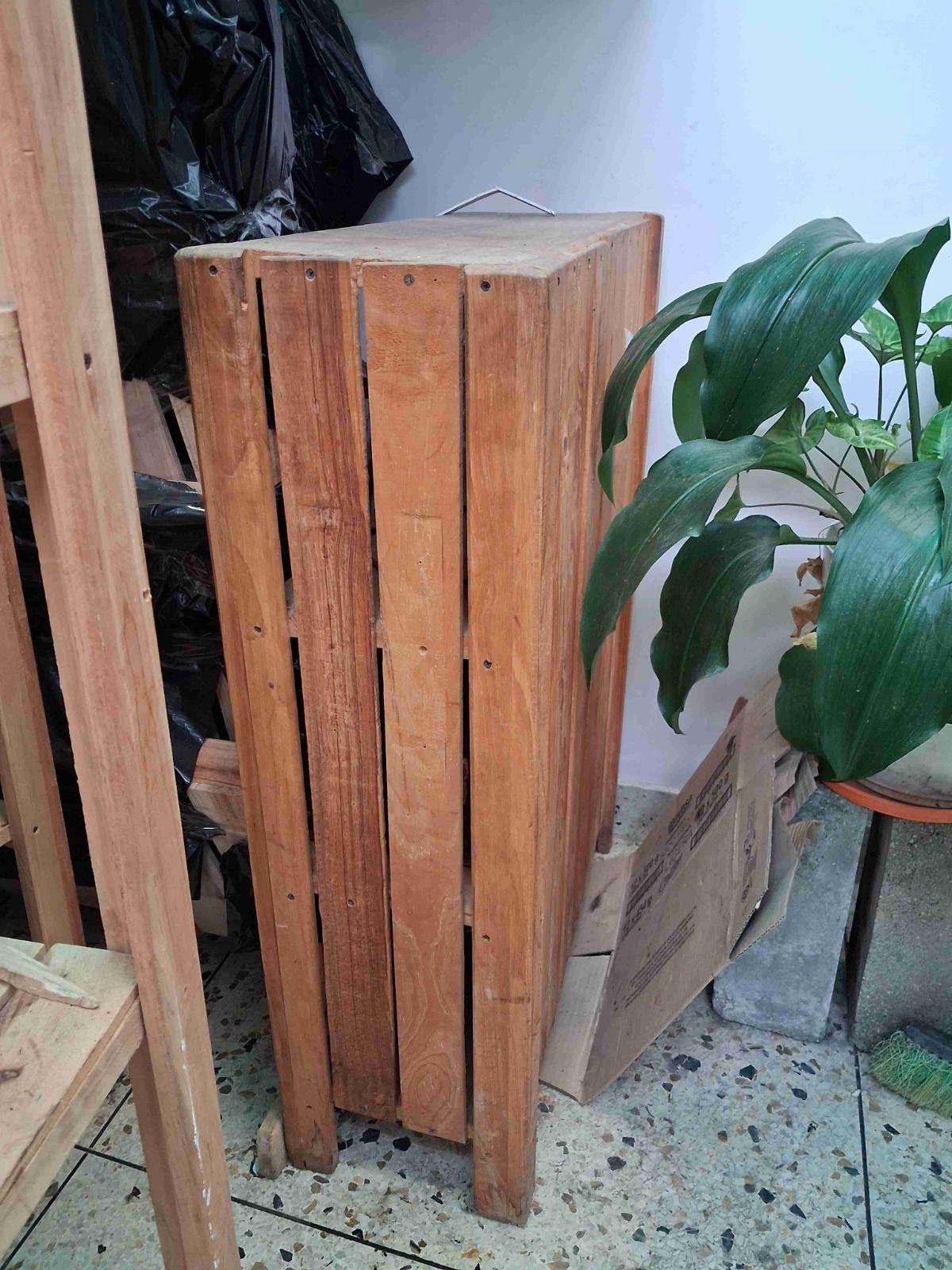 Estantes y exhibidores de madera, foto 4 de 7
