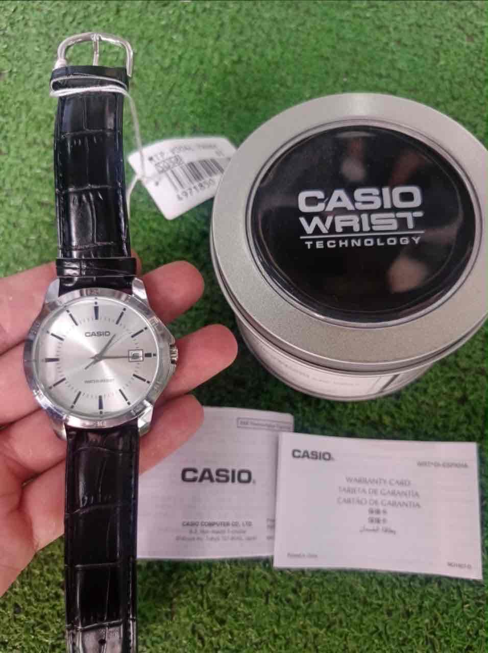 Reloj Casio para hombre con correa de cuero negro, foto 1 de 1