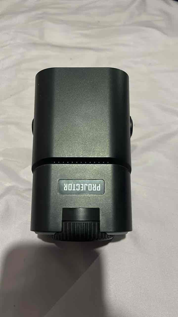 Proyector portátil negro, foto 2 de 2