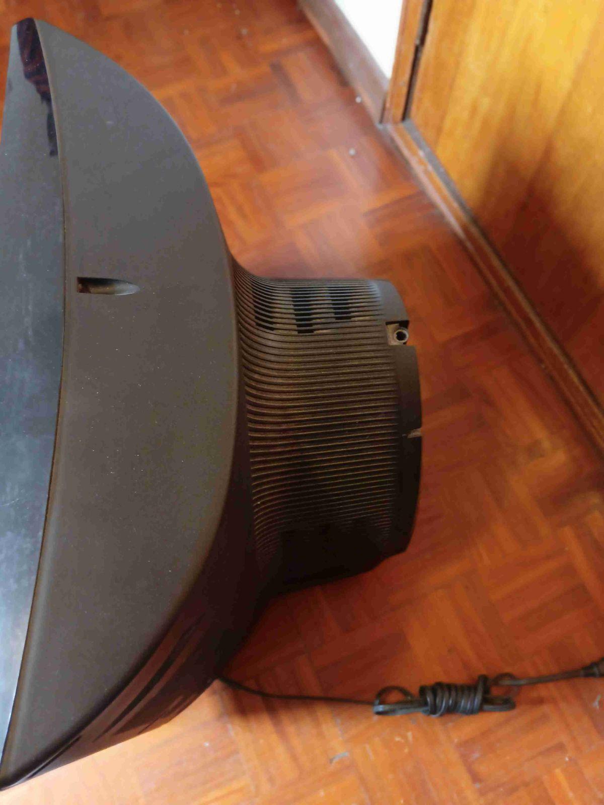 Televisor Samsung TRC negro, foto 2 de 2