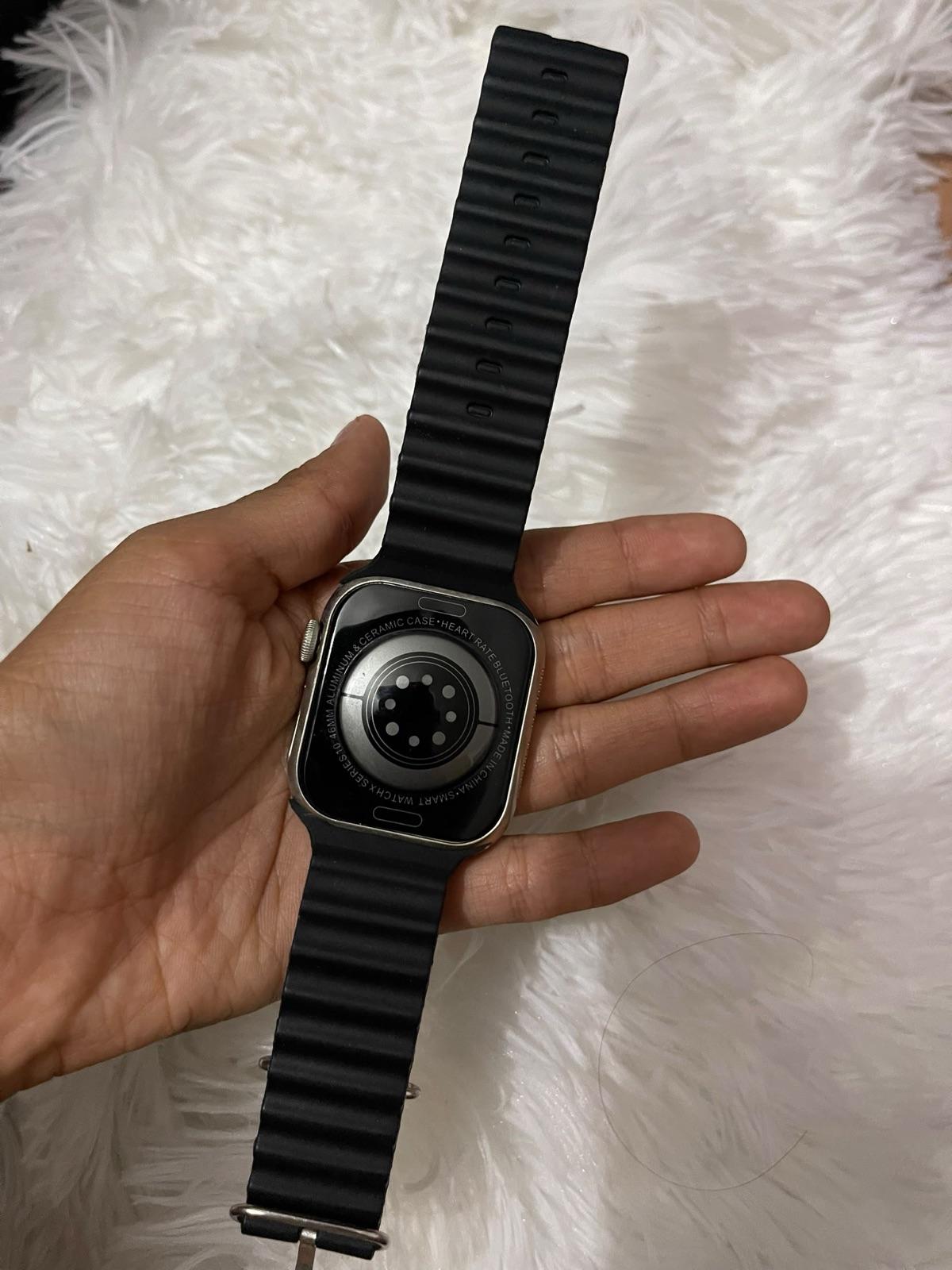 Smartwatch con correa negra, foto 2 de 2