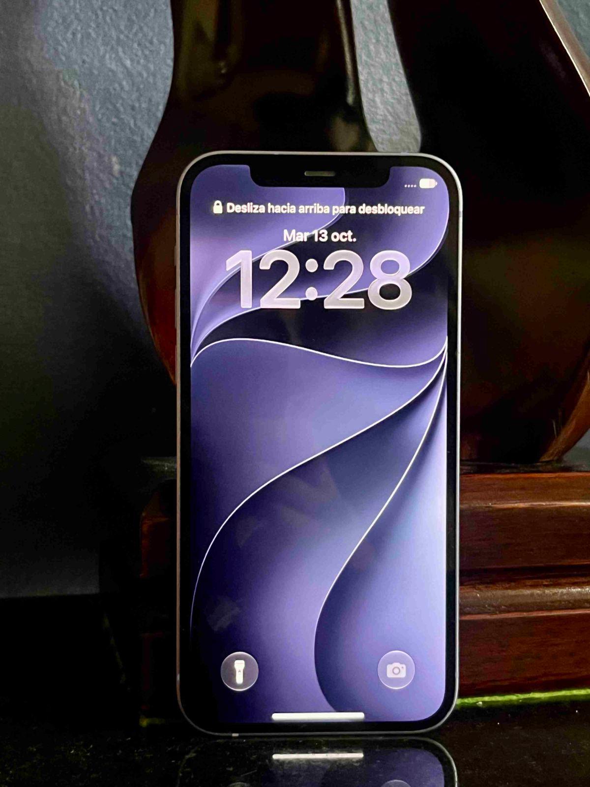 iPhone 12 64GB | Bateria al 81%, foto 3 de 5