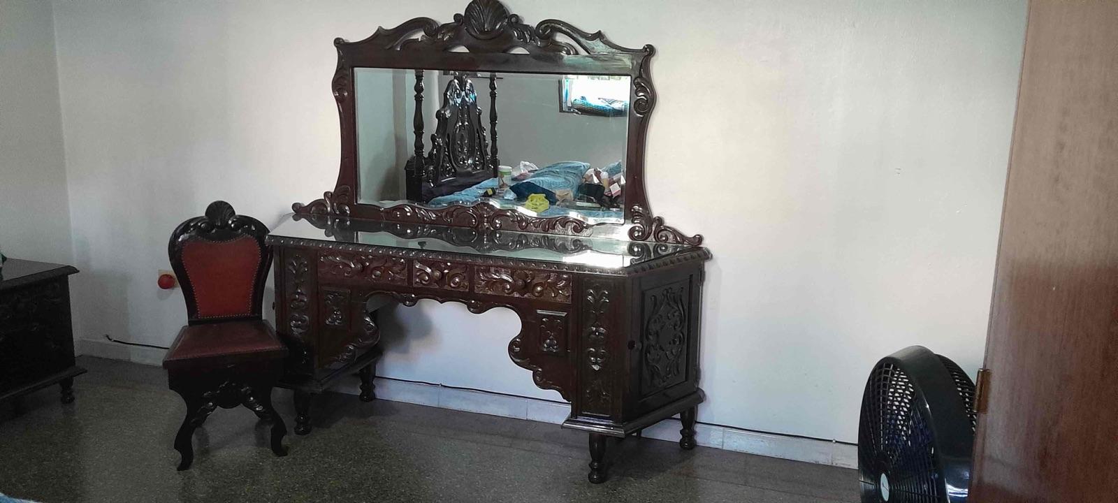 Juego de cuarto de madera tallada, foto 2 de 3