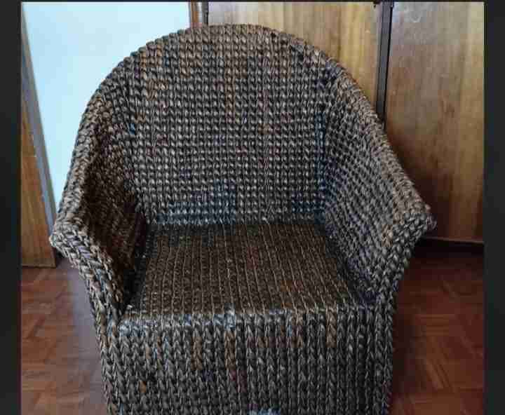 Silla tejida de ratán, foto 2 de 3