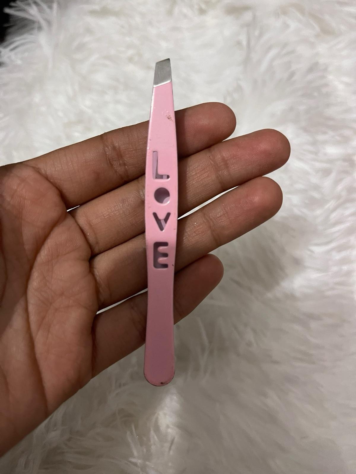 Pinza de cejas rosada, foto 1 de 1