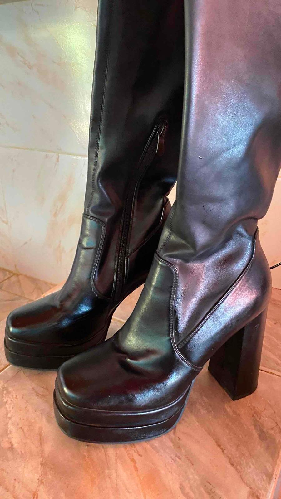 Botas largas negras, foto 2 de 2