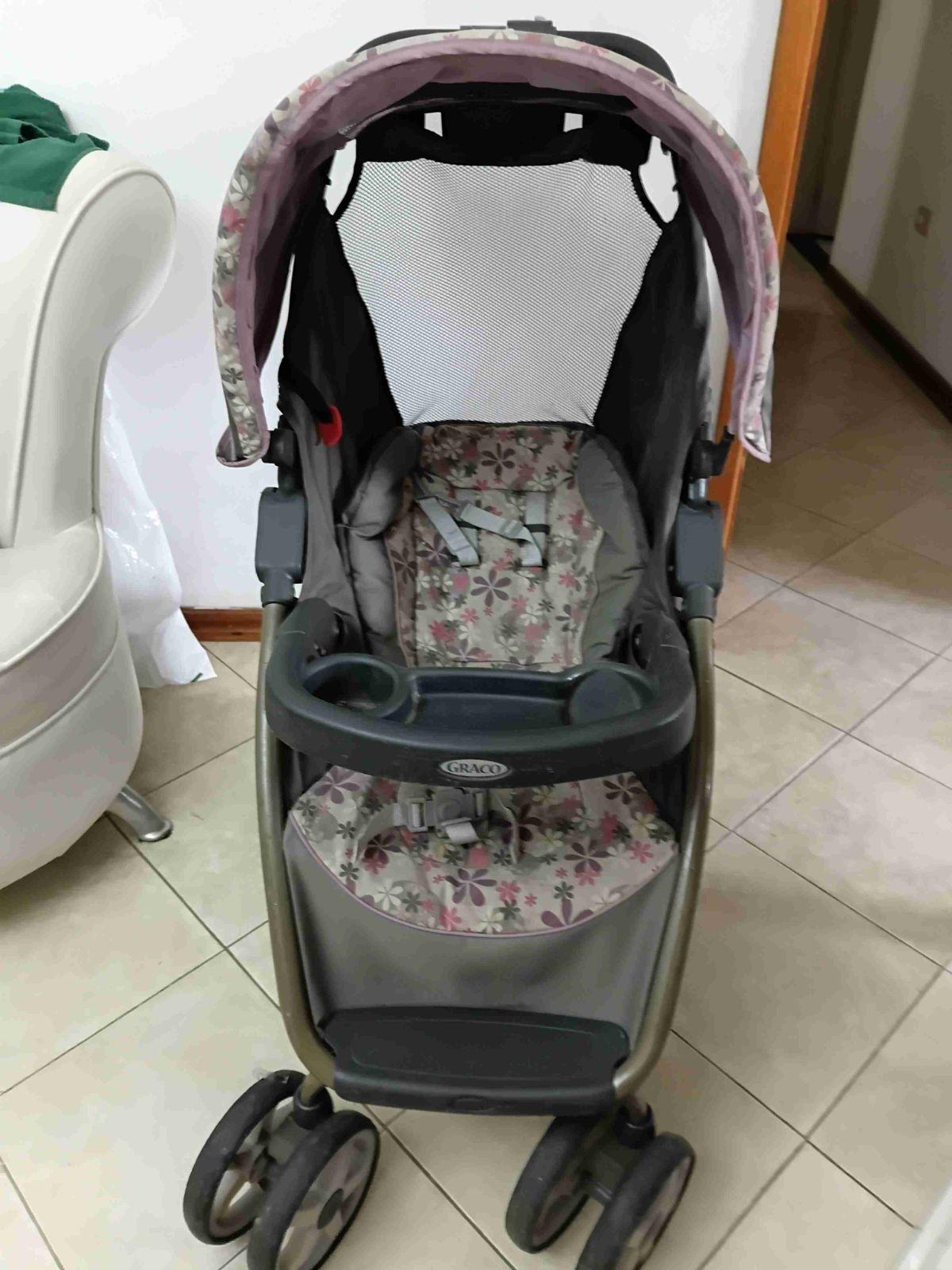 Coche de paseo Graco gris con estampado floral, foto 2 de 4