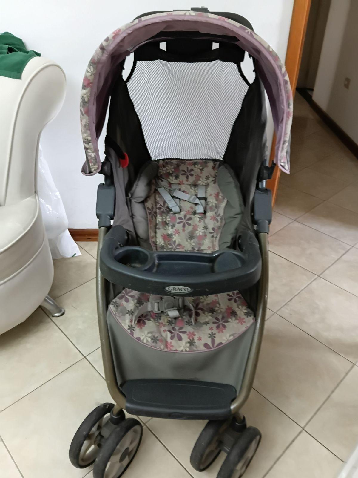 Coche de paseo Graco con estampado floral y capota, foto 4 de 5