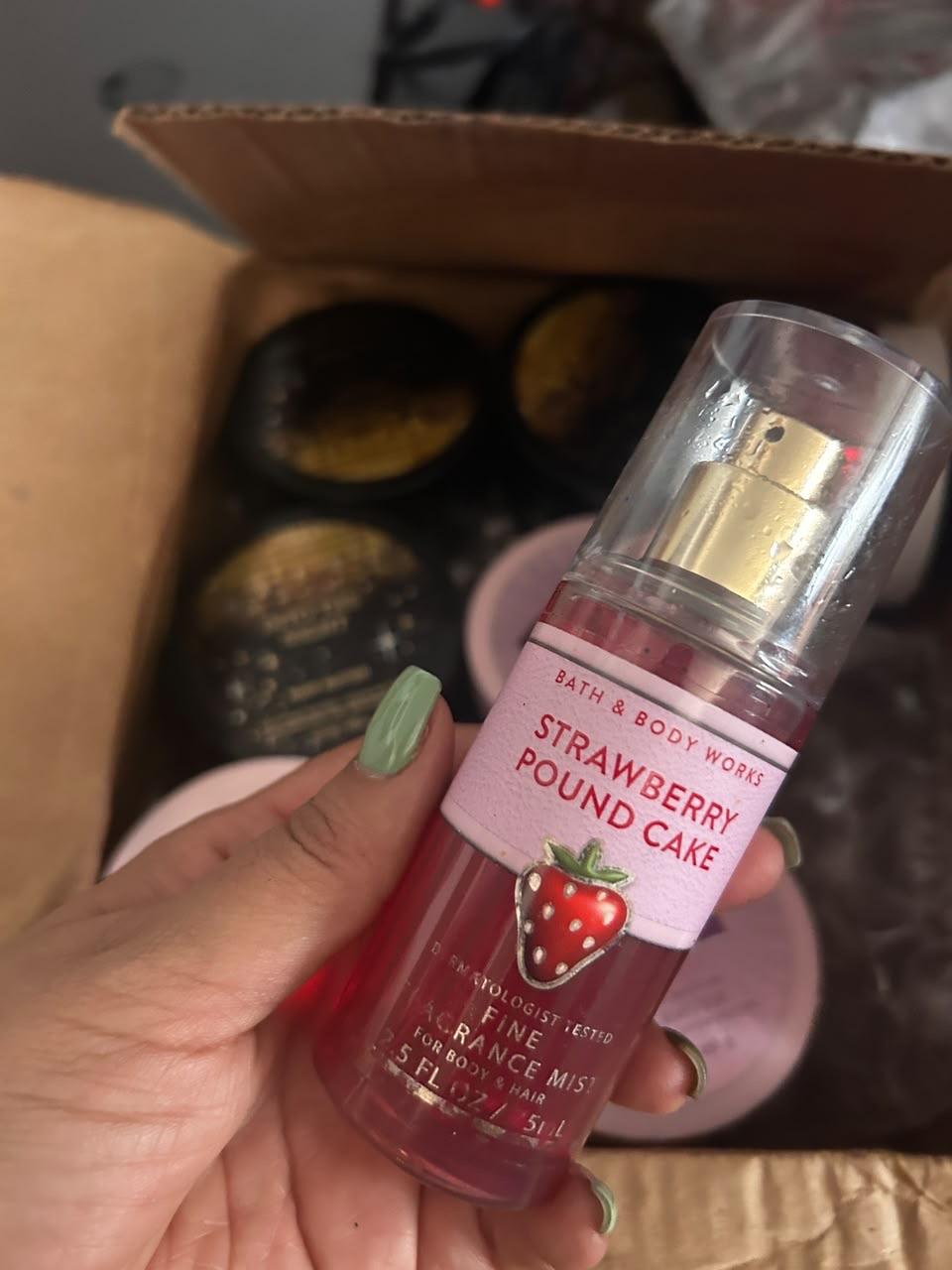 Mist Corporal Bath & Body Works Strawberry Pound Cake, foto 1 de 1