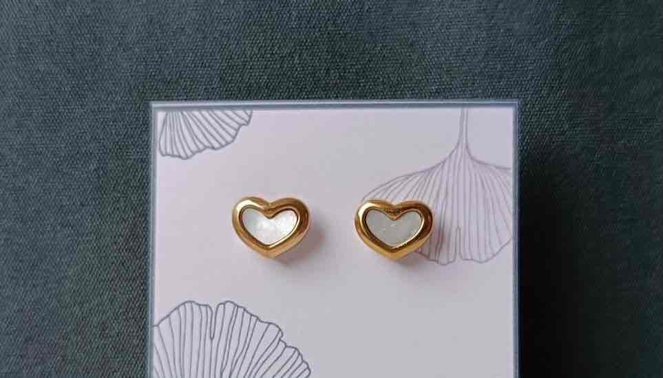 Zarcillos en forma de corazon dorados, foto 1 de 1