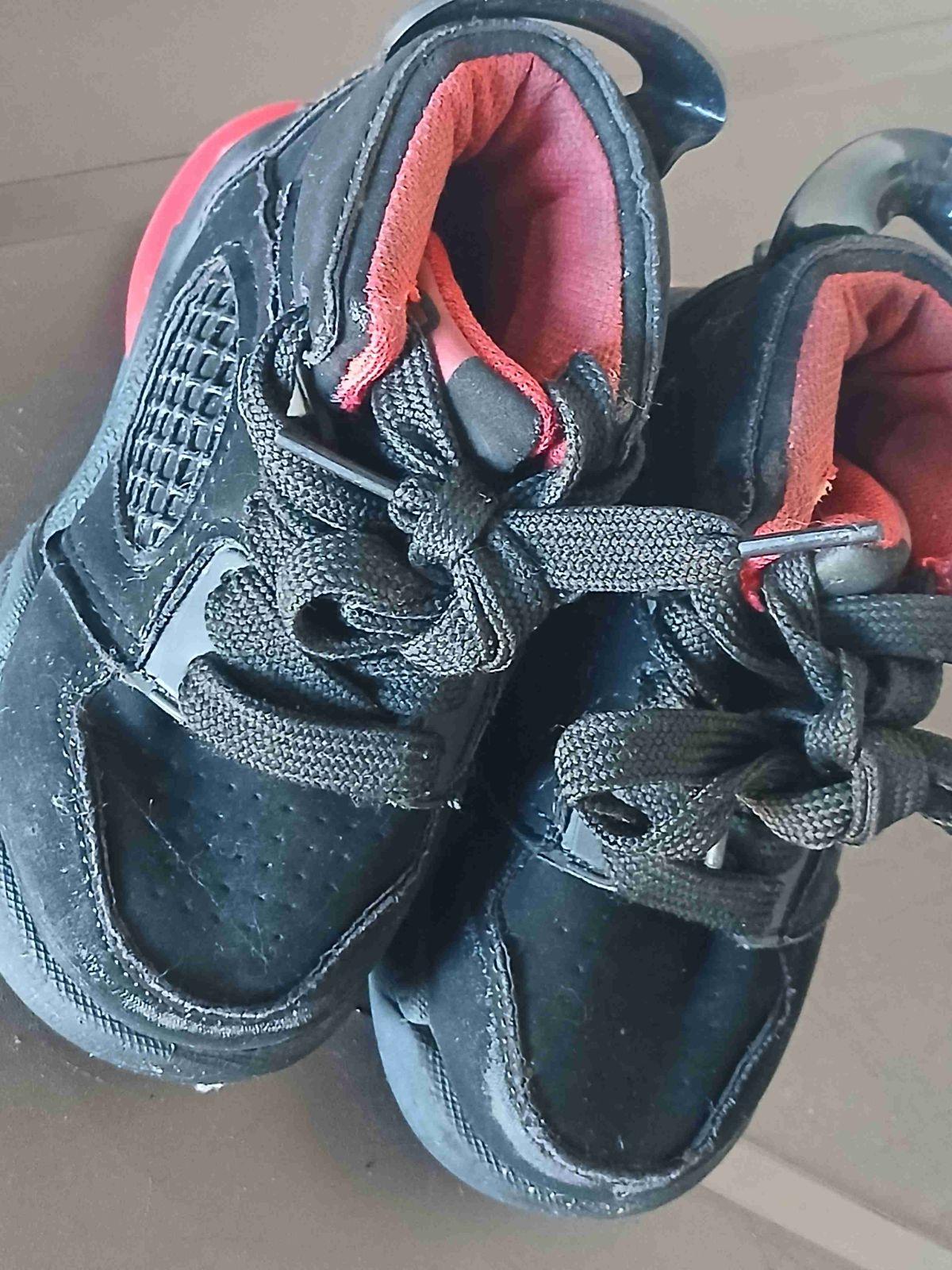 Zapatos deportivos infantiles Talla 21, foto 2 de 2