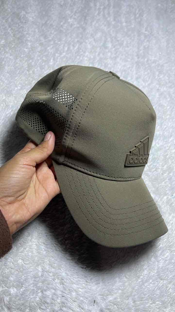 Gorra Adidas verde militar, foto 1 de 2