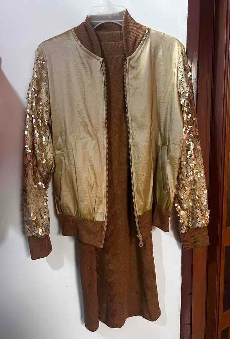 Conjunto de Vestido y Chaqueta Dorados con Lentejuelas, foto 1 de 1