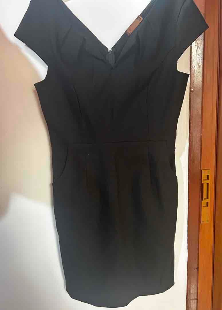Vestido negro corto, foto 1 de 1