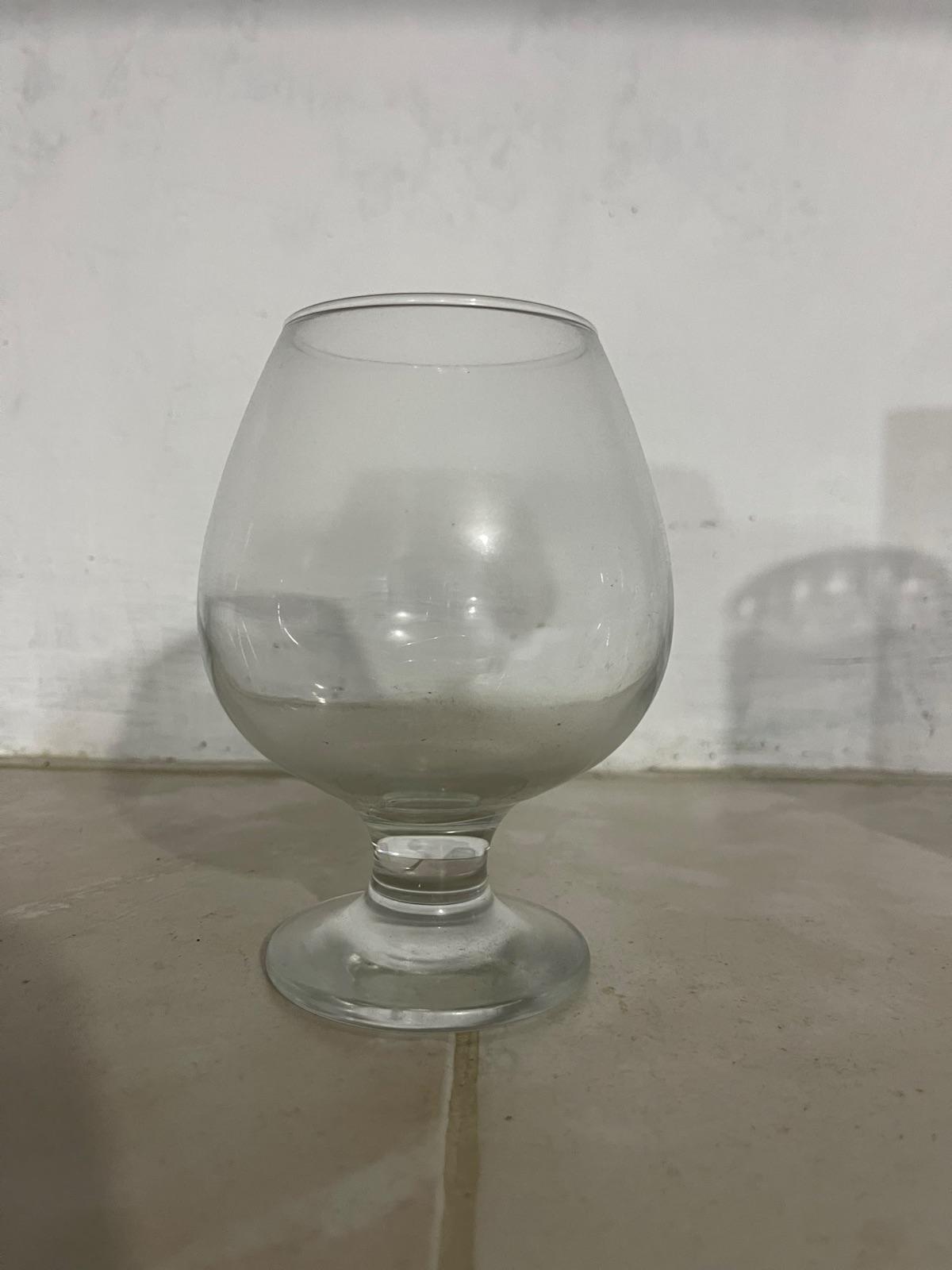 Copa de vidrio transparente, foto 1 de 1