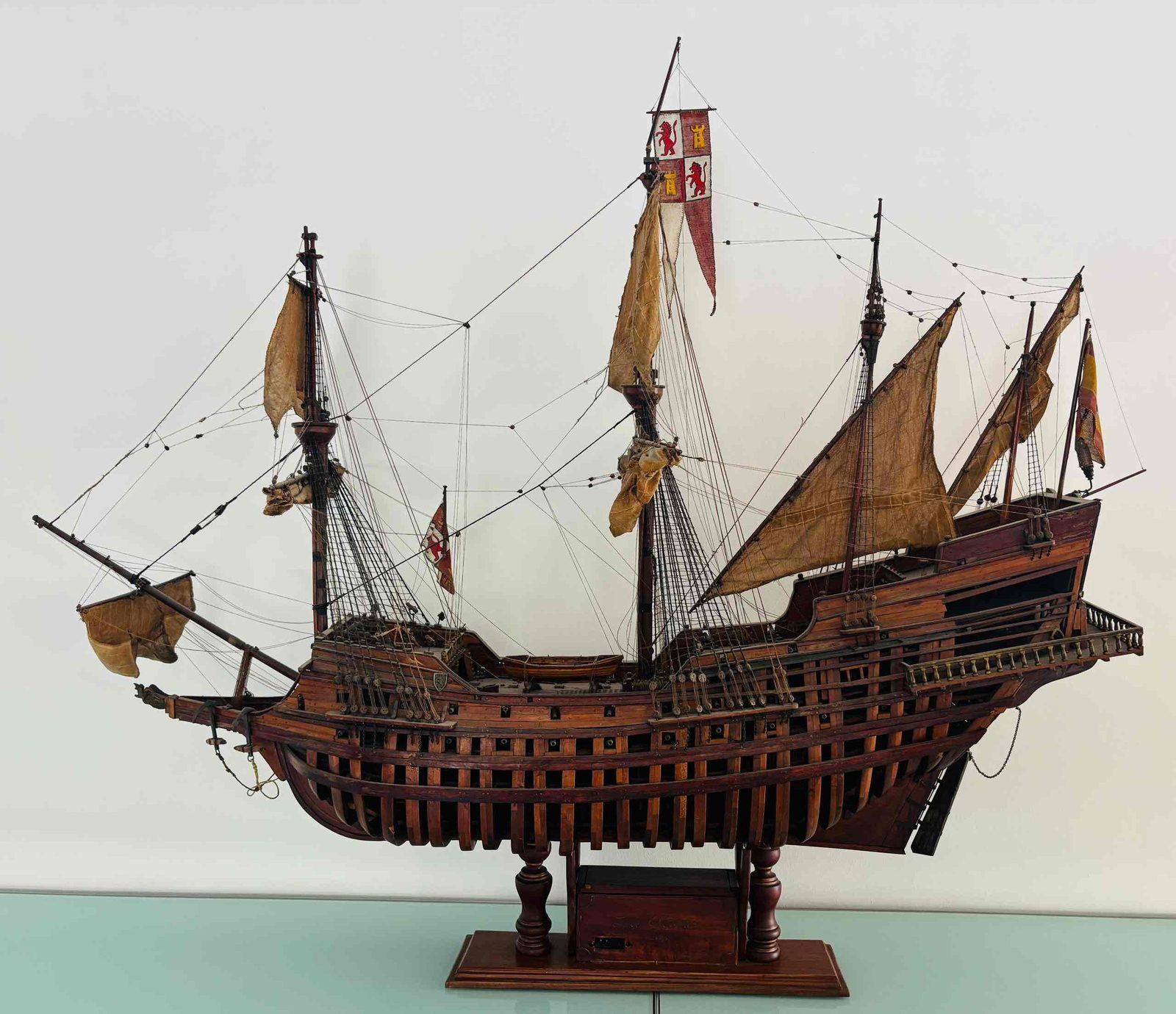 Maqueta de barco galeón antiguo en madera, foto 3 de 7