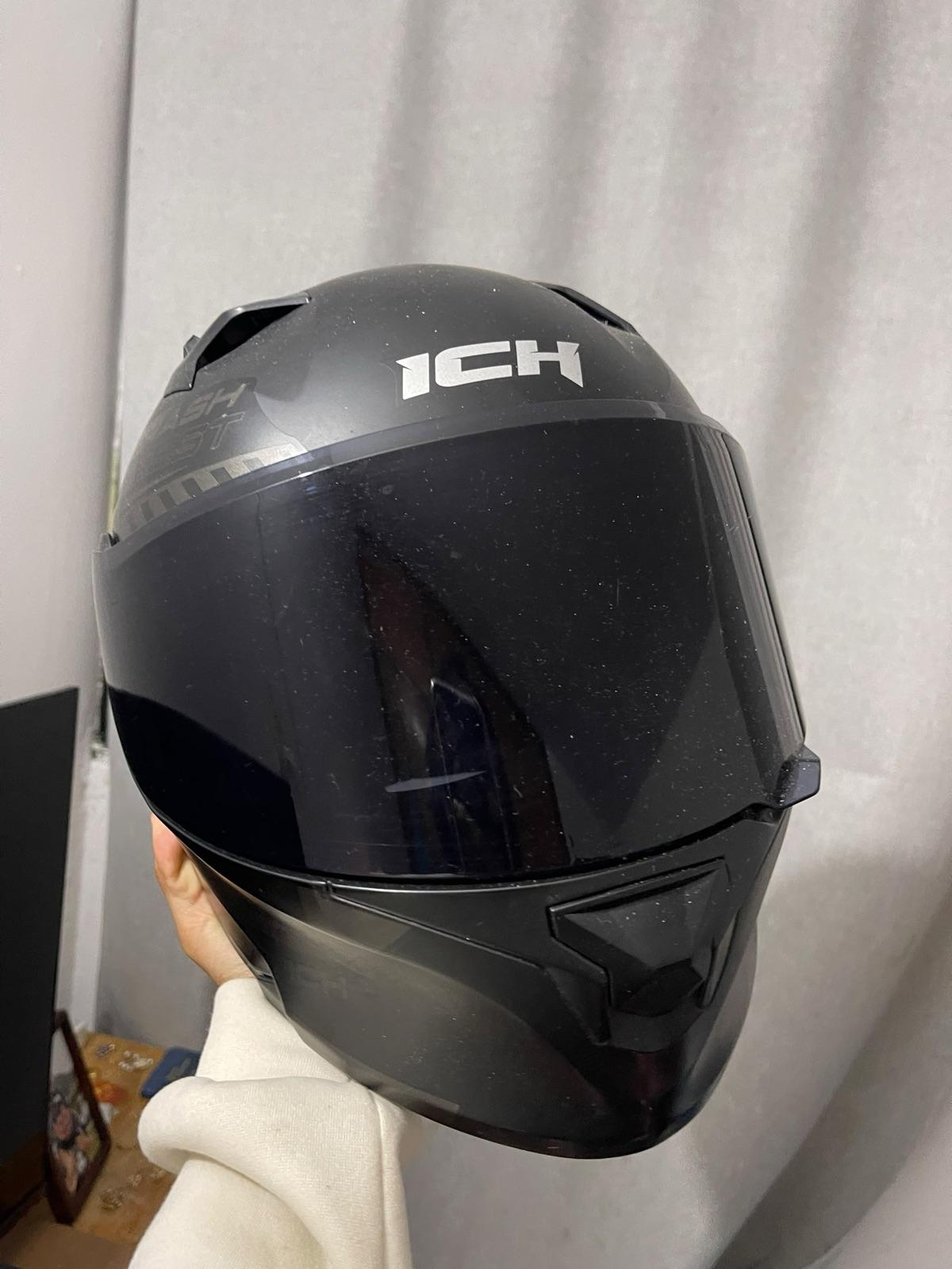 Casco de moto ICH negro, foto 2 de 2