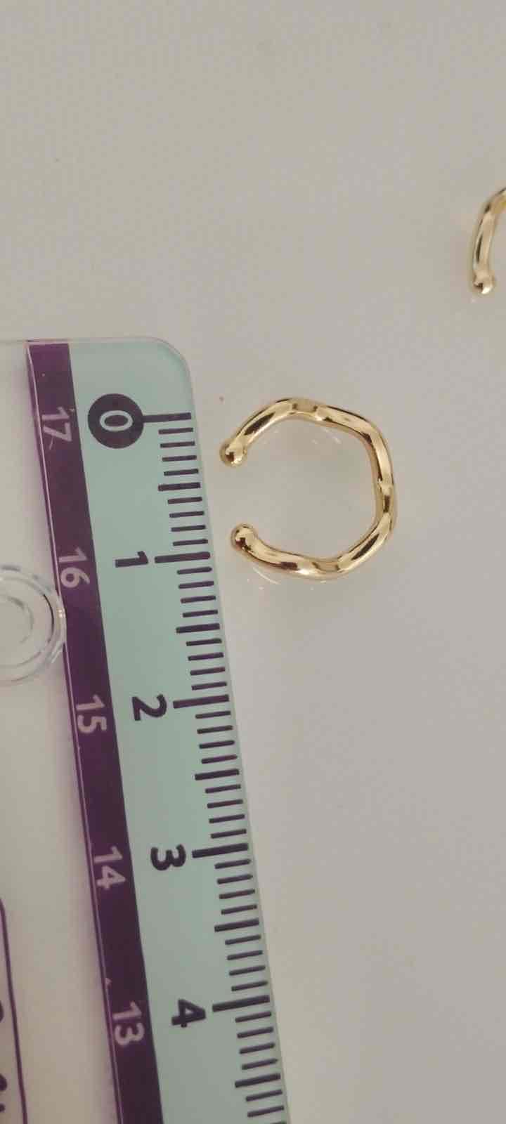 Ear cuff ondulados plateados, foto 5 de 5