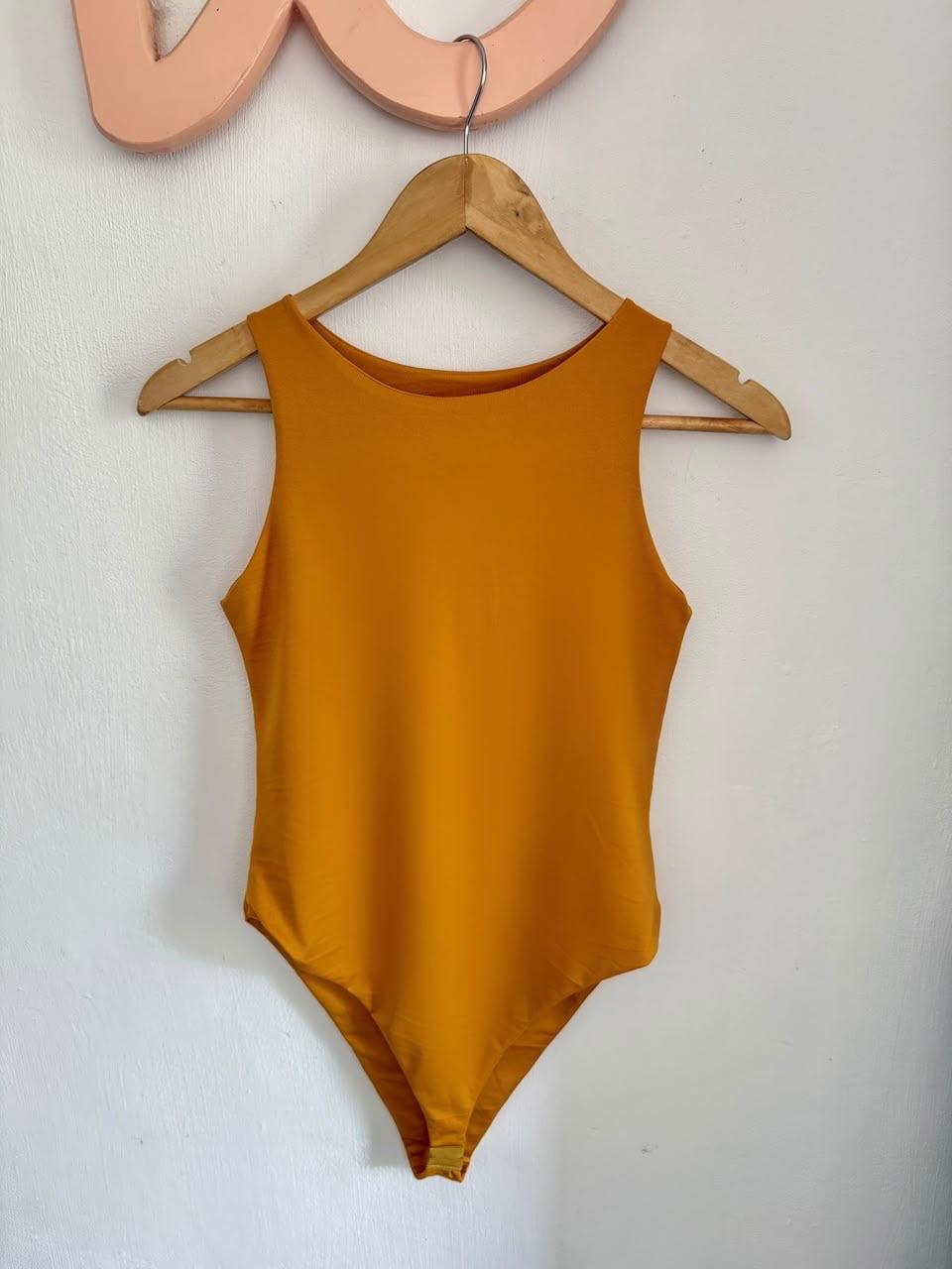 Body de color mostaza, foto 1 de 1