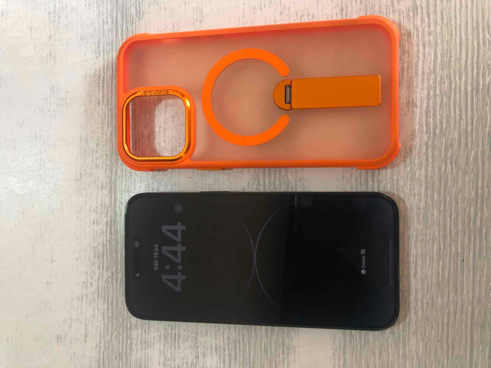 Celular y Funda Naranja con Soporte, foto 2 de 3