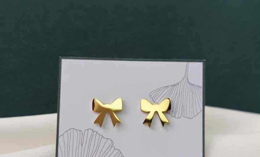 Zarcillos en forma de lazo dorados, foto 1 de 1