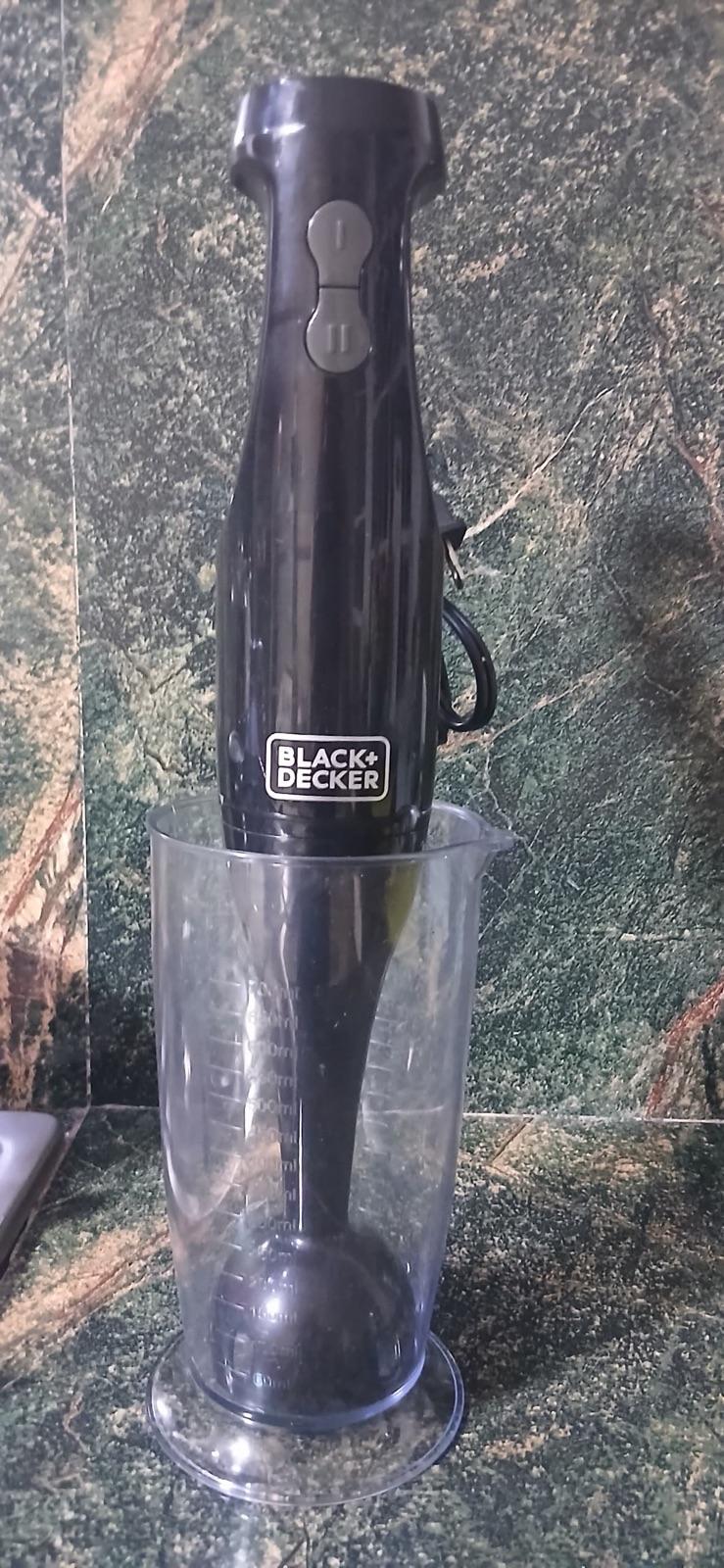 Licuadora de inmersión Black+Decker negra con vaso, foto 1 de 1