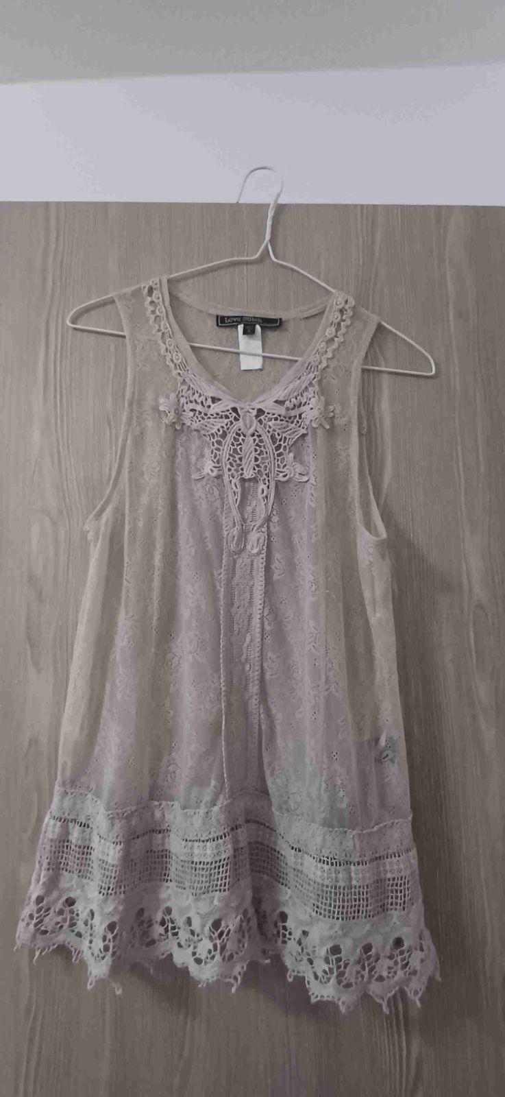 Blusa rosa sin mangas con detalles de encaje, foto 2 de 2