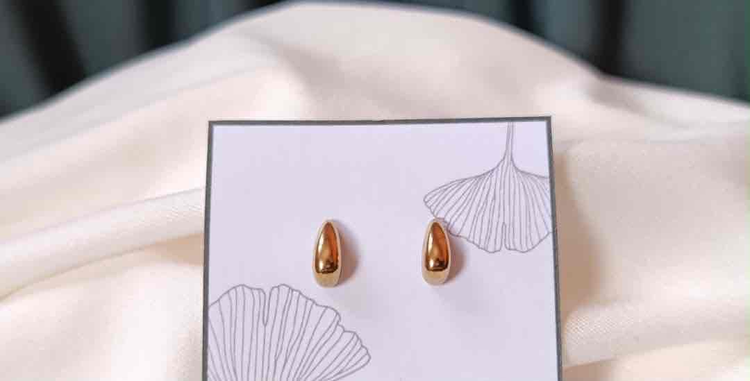 Zarcillos pequeños dorados, foto 1 de 1