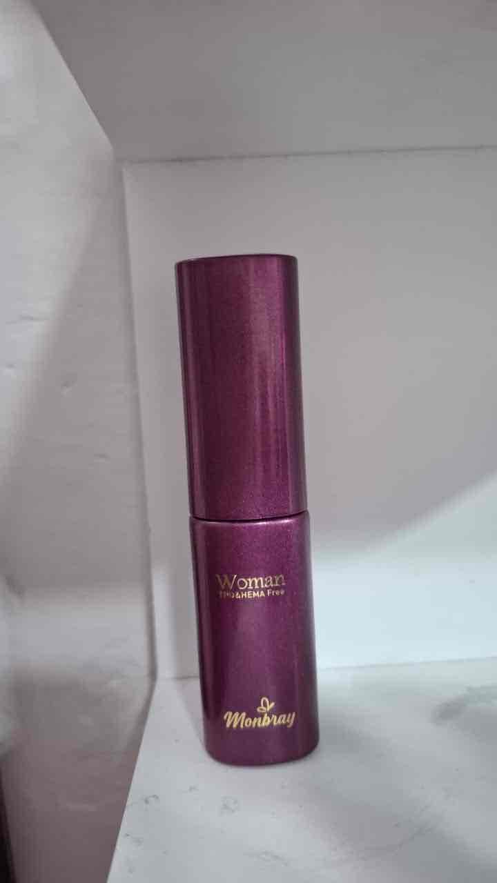 Esmalte o producto de belleza Monbray morado, foto 1 de 1