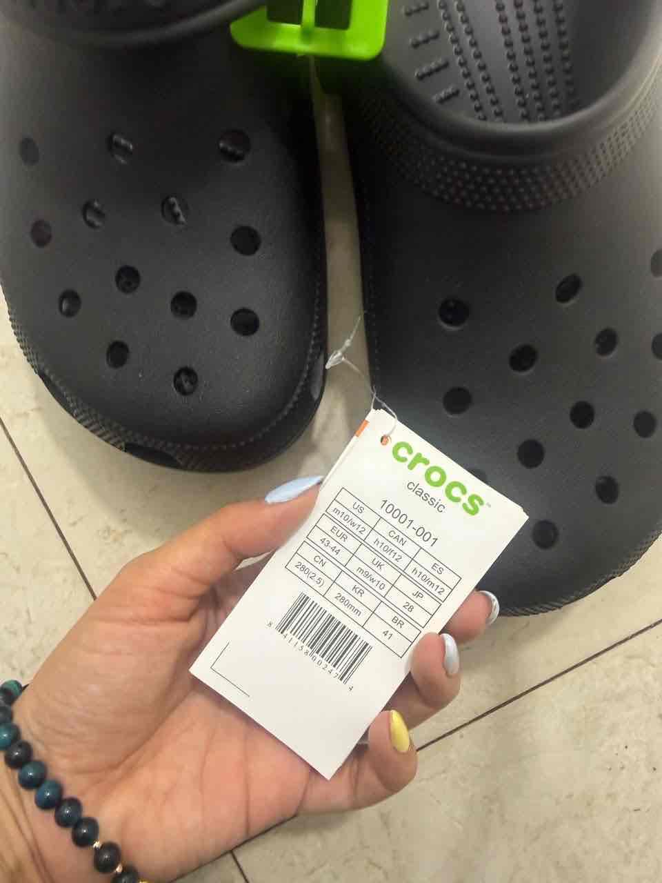 Zapatos Crocs negros con etiqueta, foto 2 de 2