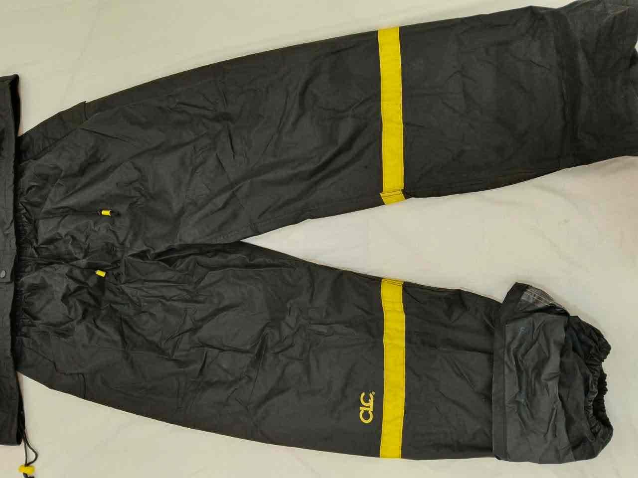 Traje impermeable negro con detalles amarillos CLC, foto 3 de 6