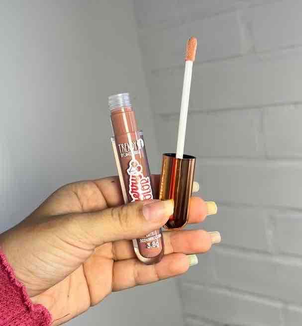 Brillo labial Trendy tono marrón claro con aplicador, foto 1 de 1