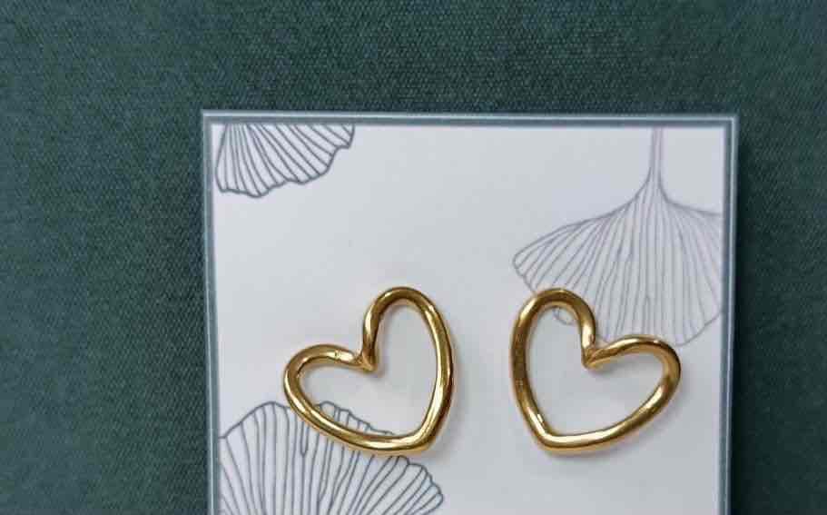 Zarcillos en forma de corazón dorados, foto 1 de 1