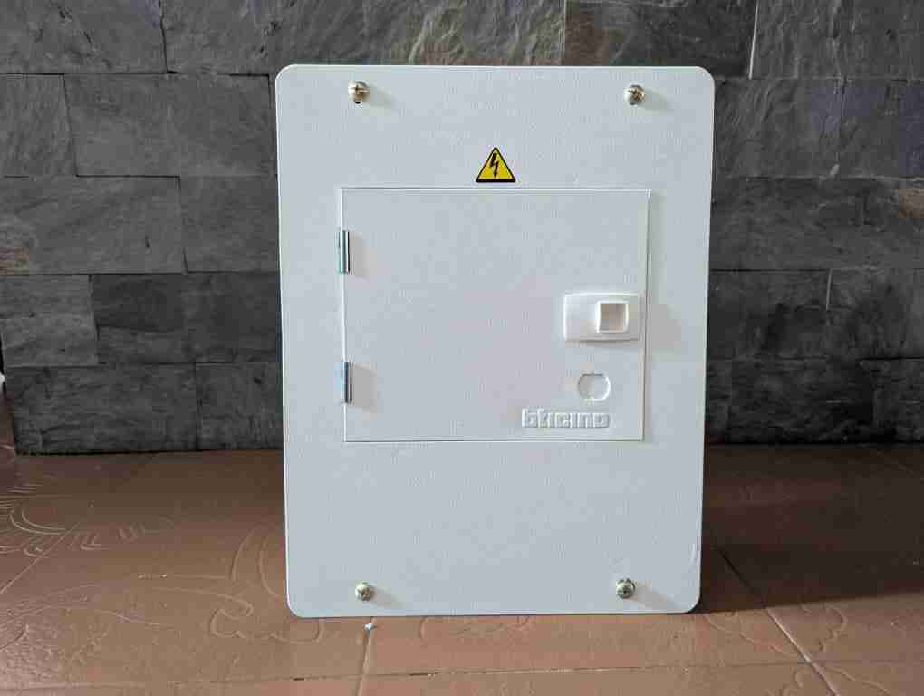 Tablero eléctrico Bticino blanco con puerta, foto 2 de 3