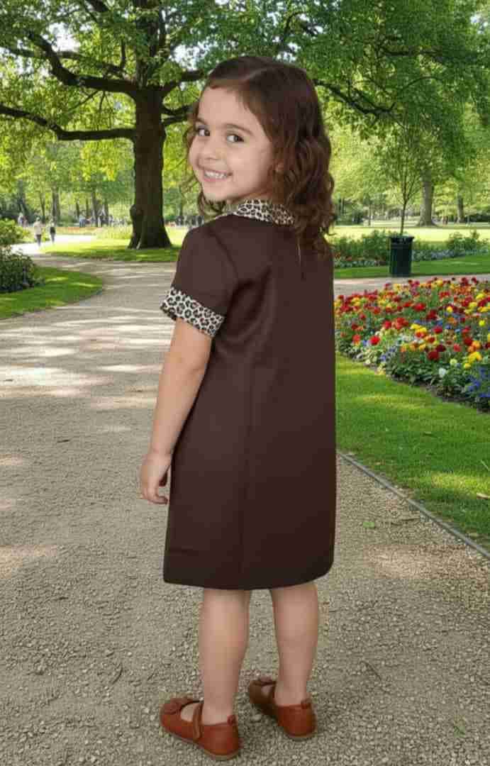 Vestido marrón de niña con detalles de leopardo, foto 4 de 4