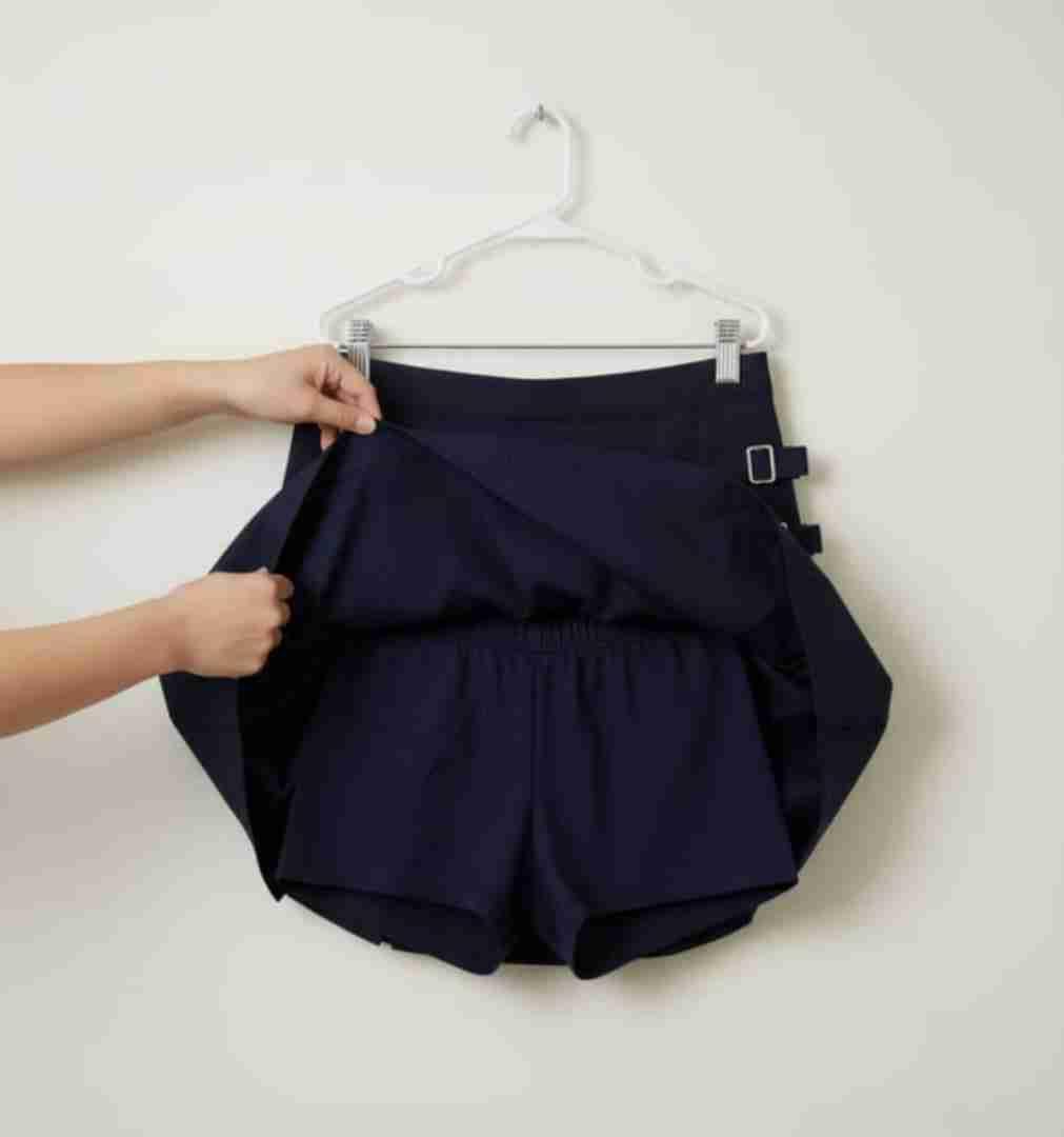 Falda shorts colegial azul marino, foto 2 de 5