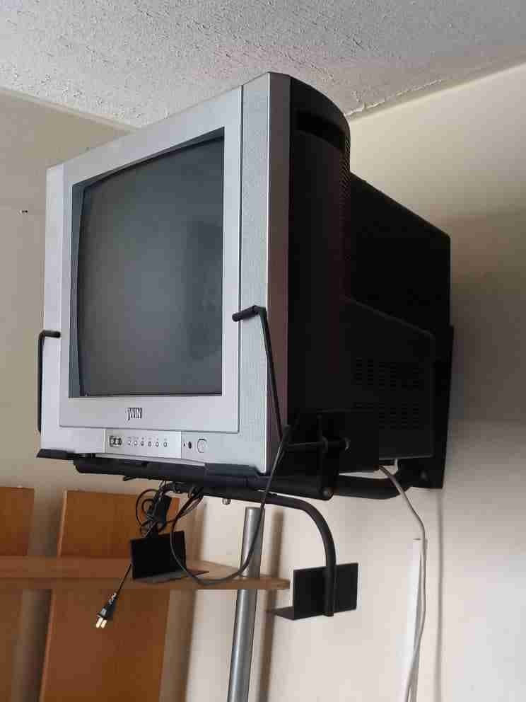 TV Jwin con antena de bigote y control incluye base aérea, foto 2 de 4