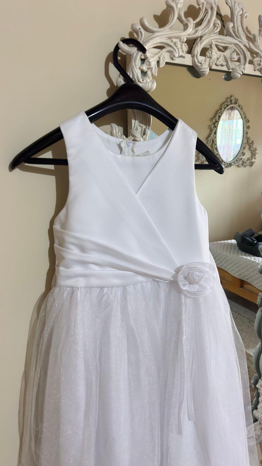 Vestido blanco de niña con falda de tul, foto 6 de 6