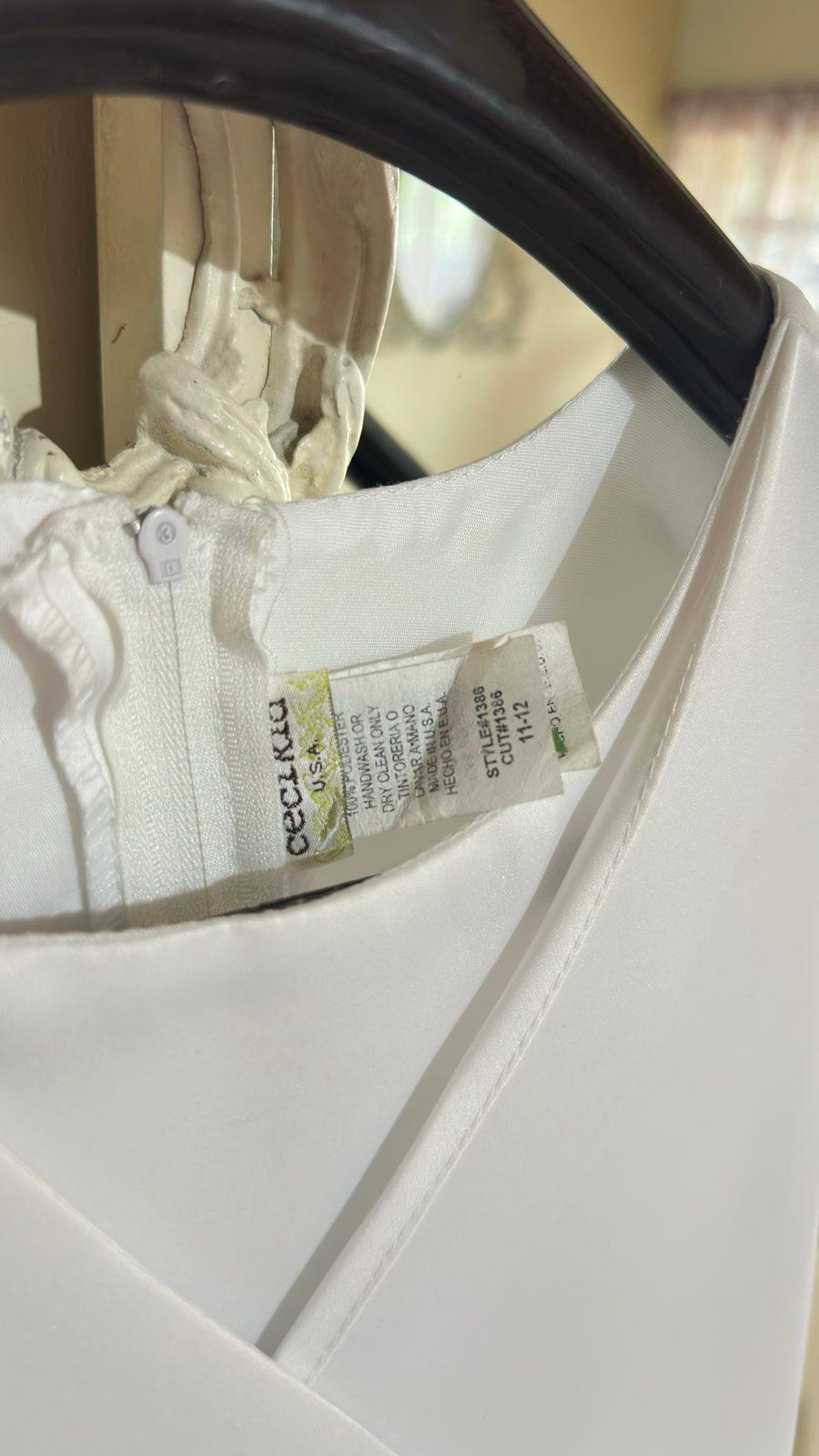 Vestido blanco de niña con falda de tul, foto 4 de 6