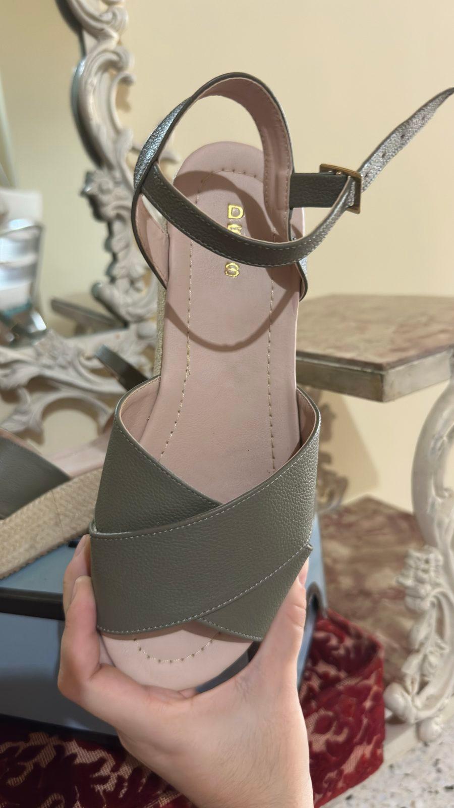 Sandalias de plataforma color verde y beige, foto 4 de 5