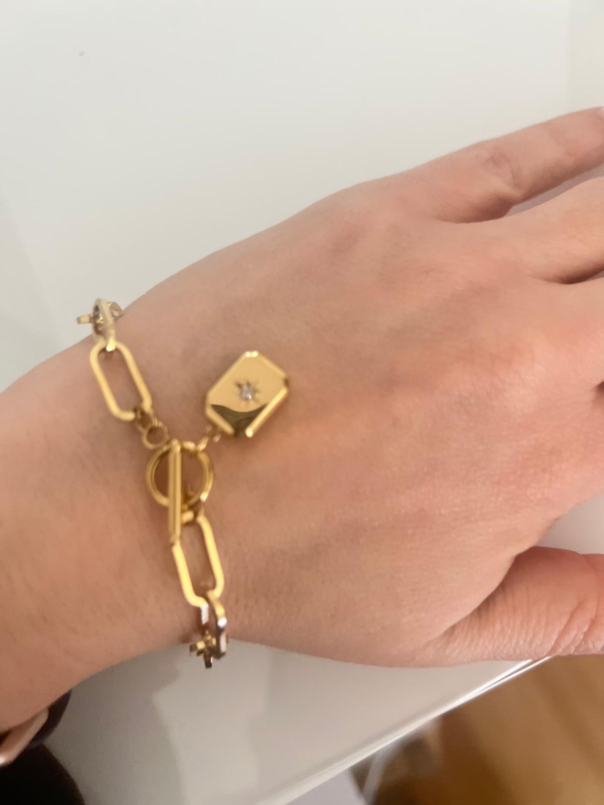 Pulsera Dorada con Dije Rectangular y Cierre T-Bar, foto 3 de 4