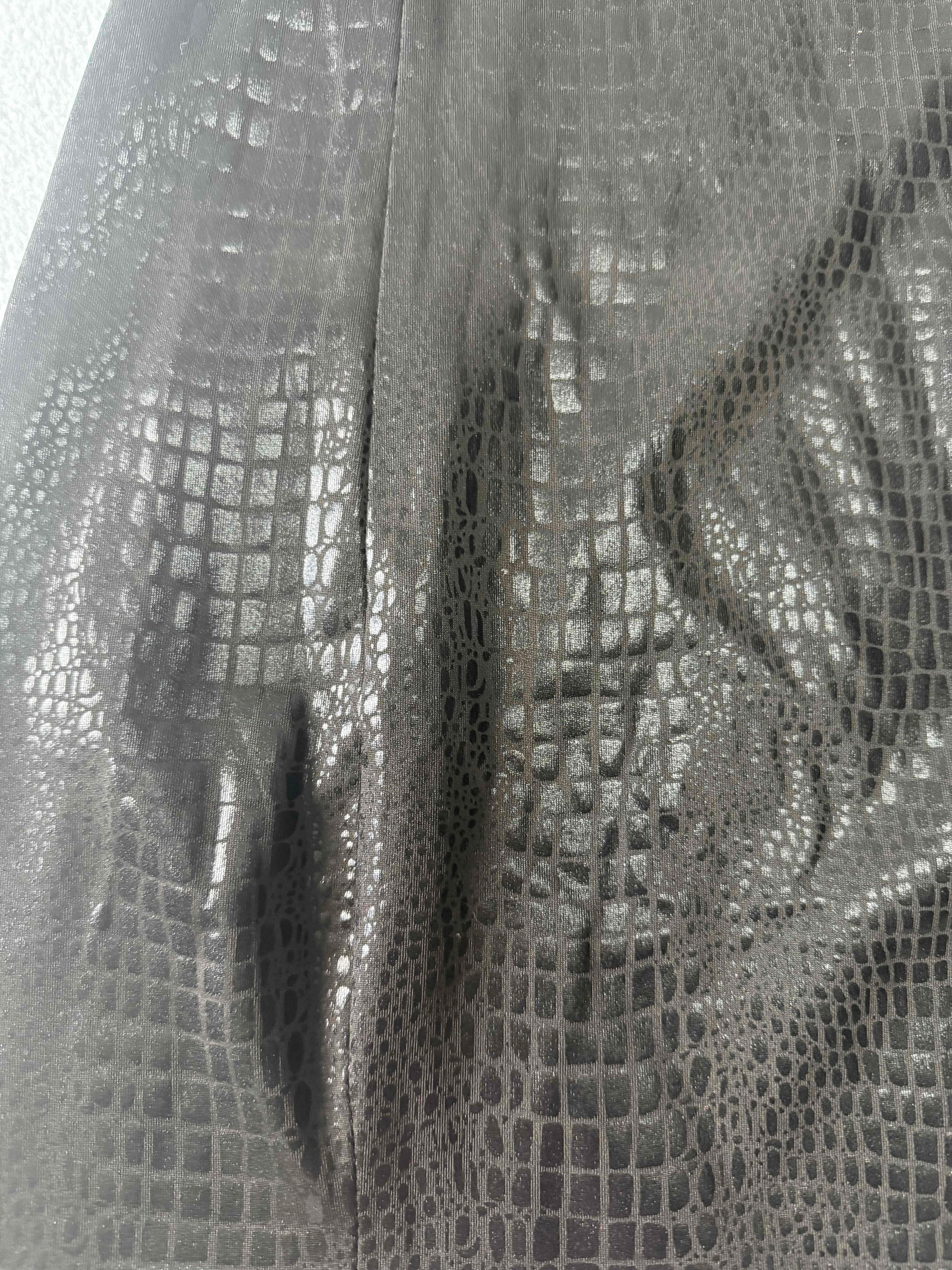 Vestido de cuerina, foto 2 de 3