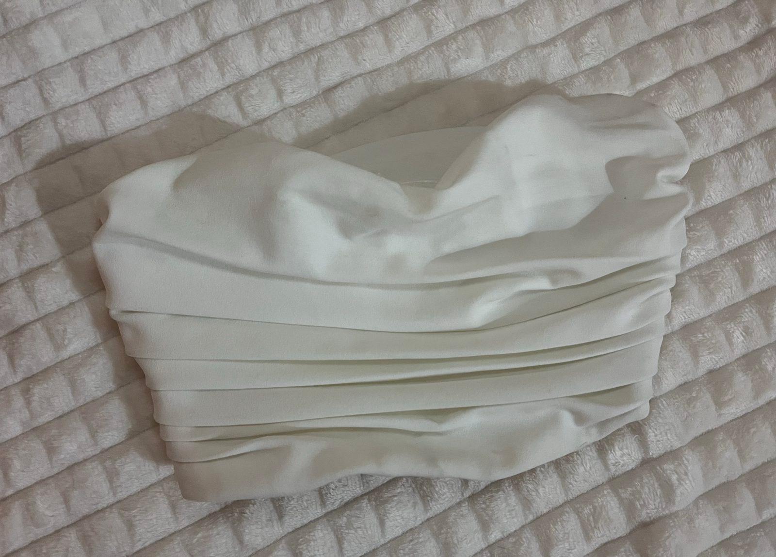 Top blanco strapless tipo bustier con varillas, foto 2 de 3