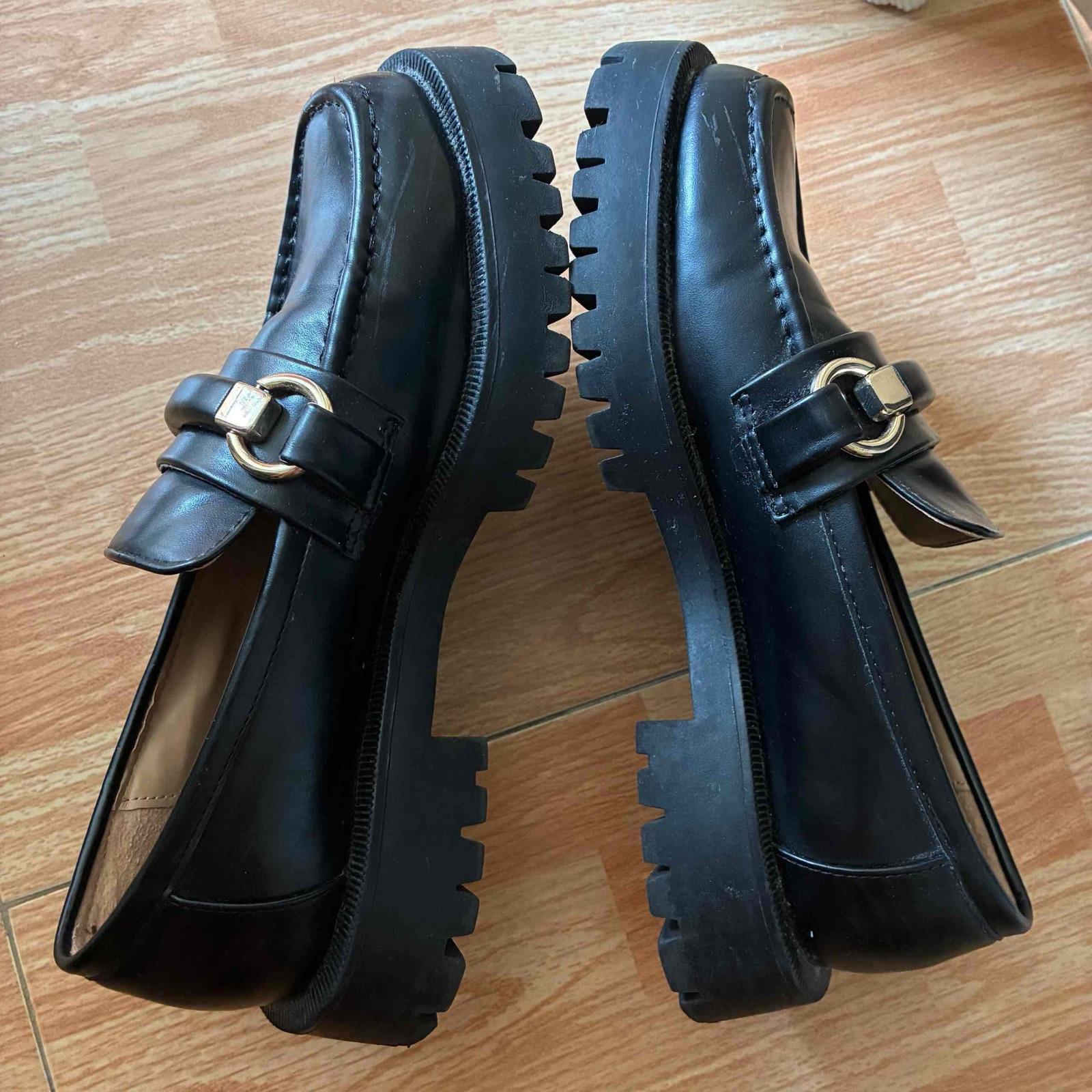 Zapatos Mocasines Negros Con Plataforma, foto 4 de 5