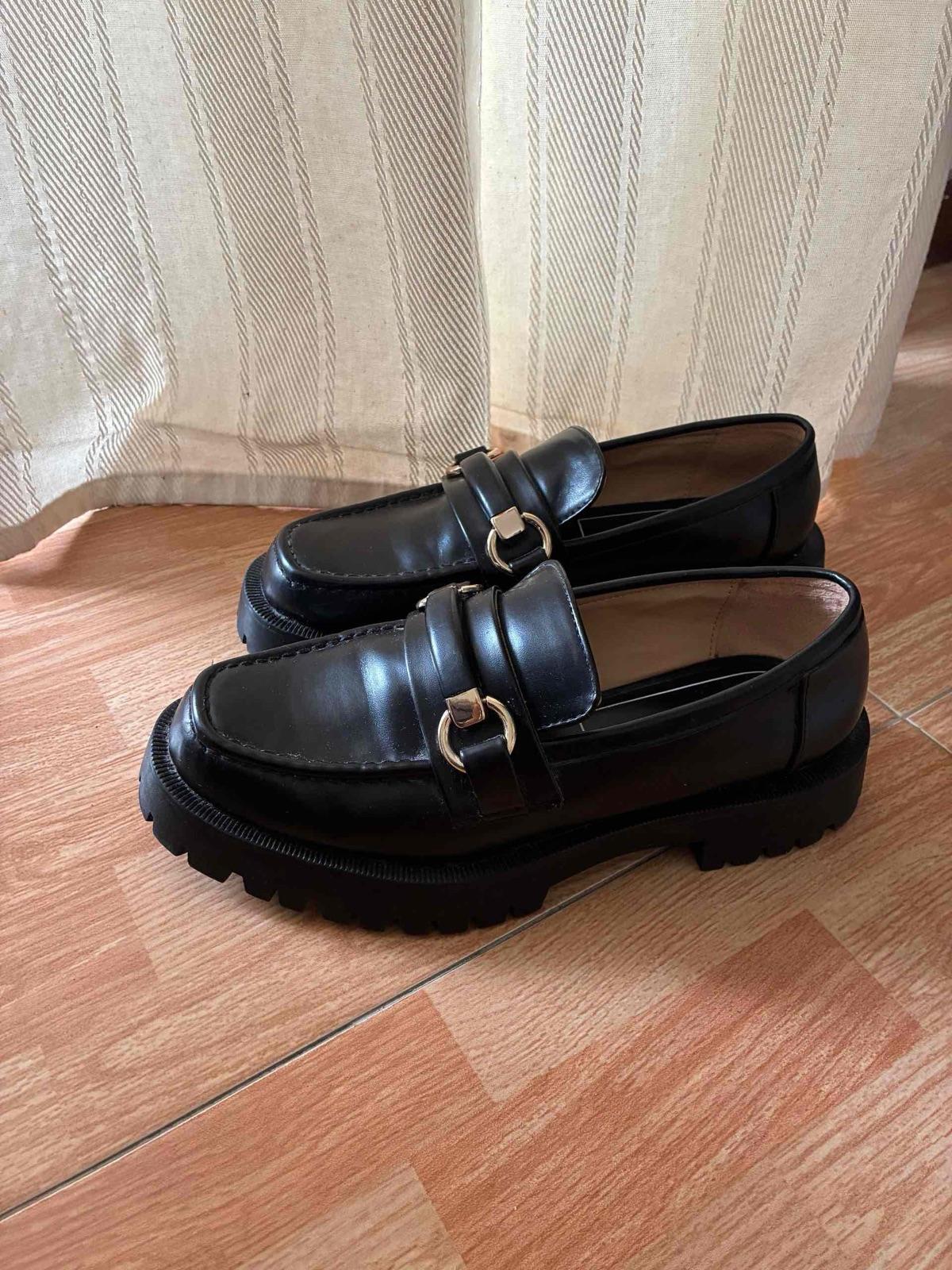 Zapatos Mocasines Negros Con Plataforma, foto 5 de 5