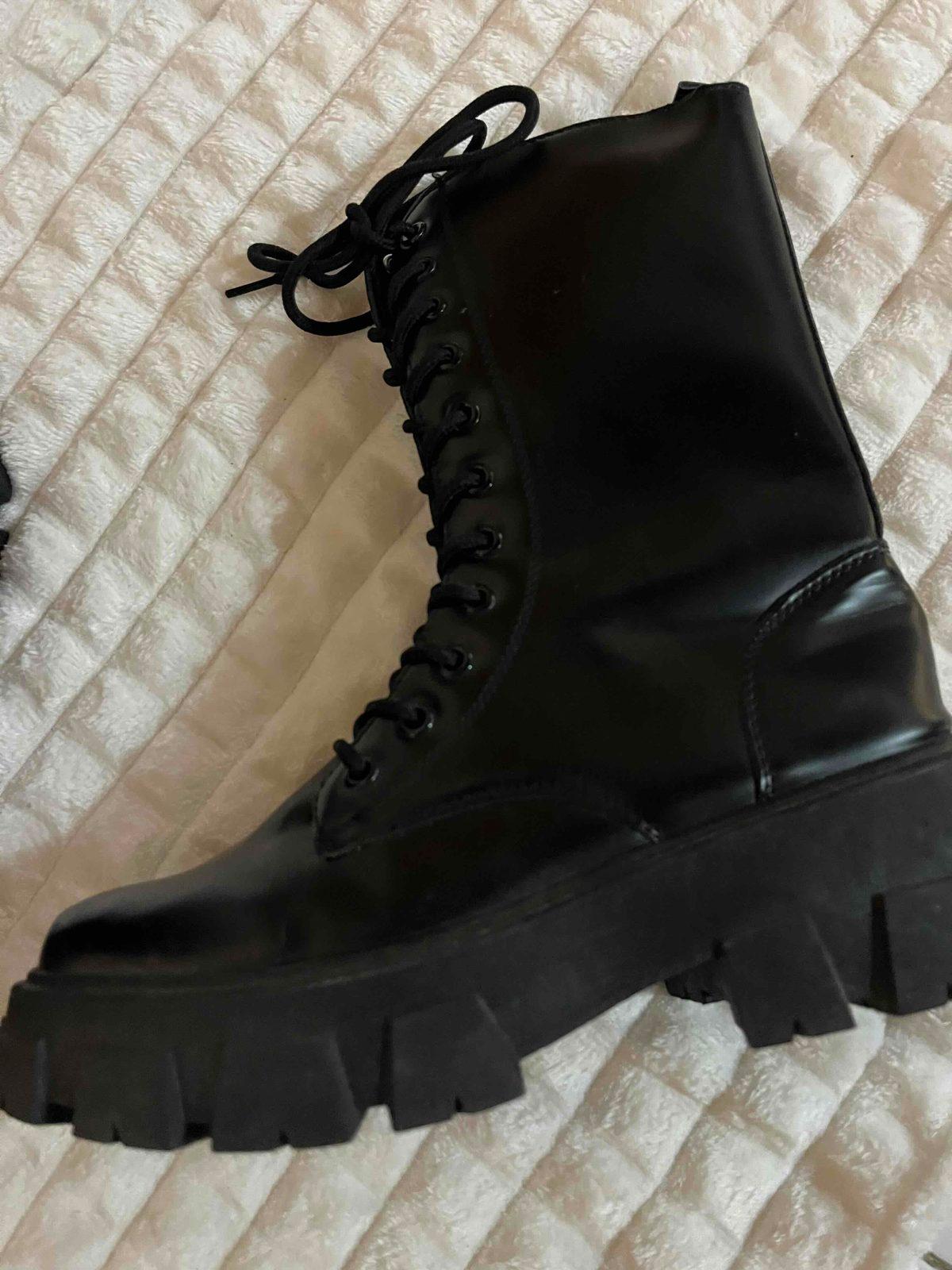 Botas altas negras, foto 2 de 2