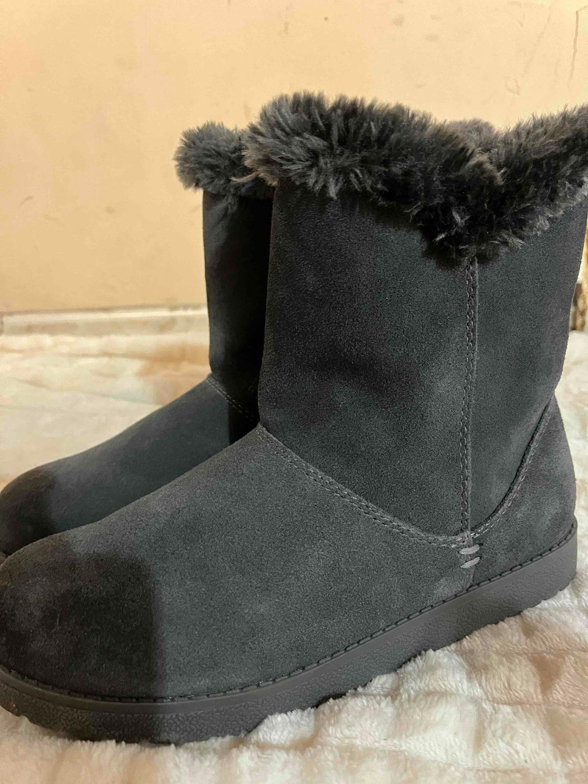 Botas grises, foto 2 de 3