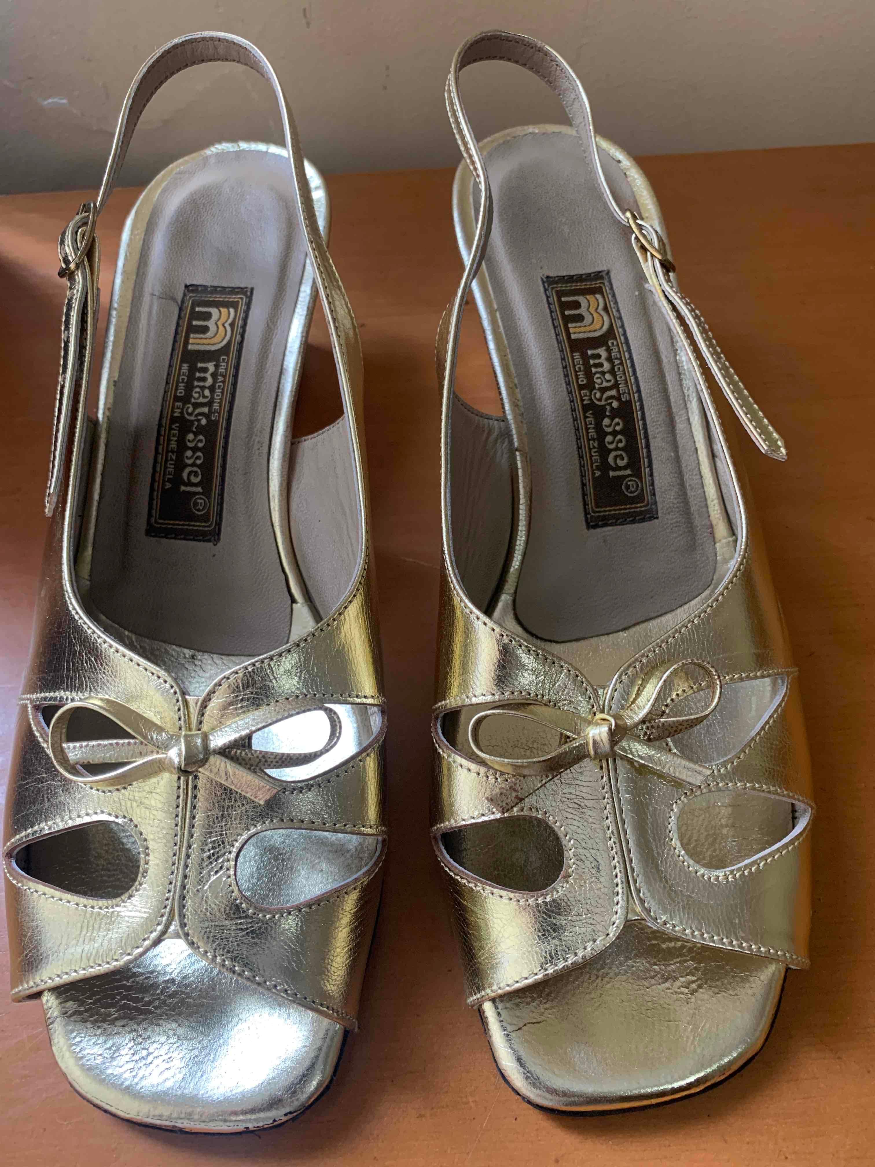 Sandalias doradas, foto 5 de 5